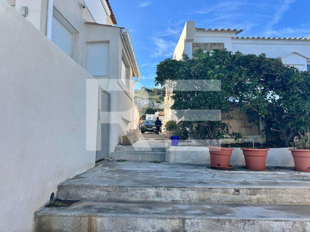 Maison de ville les pieds dans l'eau quartier Madrague - photo 3
