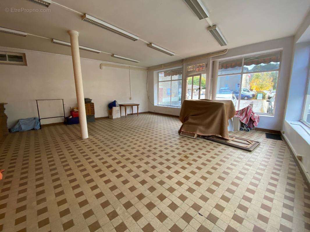 Maison à MAUZAC-ET-GRAND-CASTANG