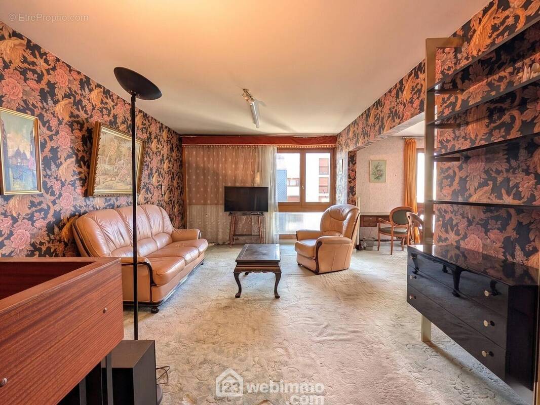 À l'étage, un salon... - Appartement à ANGERS