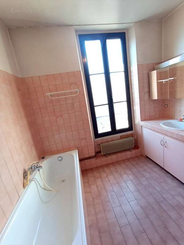 Appartement à SAINT-LAURENT-DU-VAR