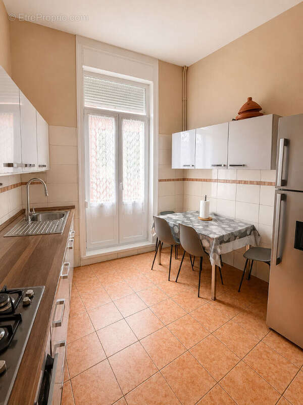 Maison de ville - 11 pièces avec dépendance et local commercial - photo 4