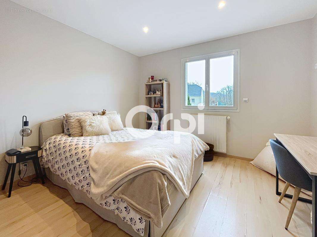 Maison à SAINT-PANTALEON-DE-LARCHE