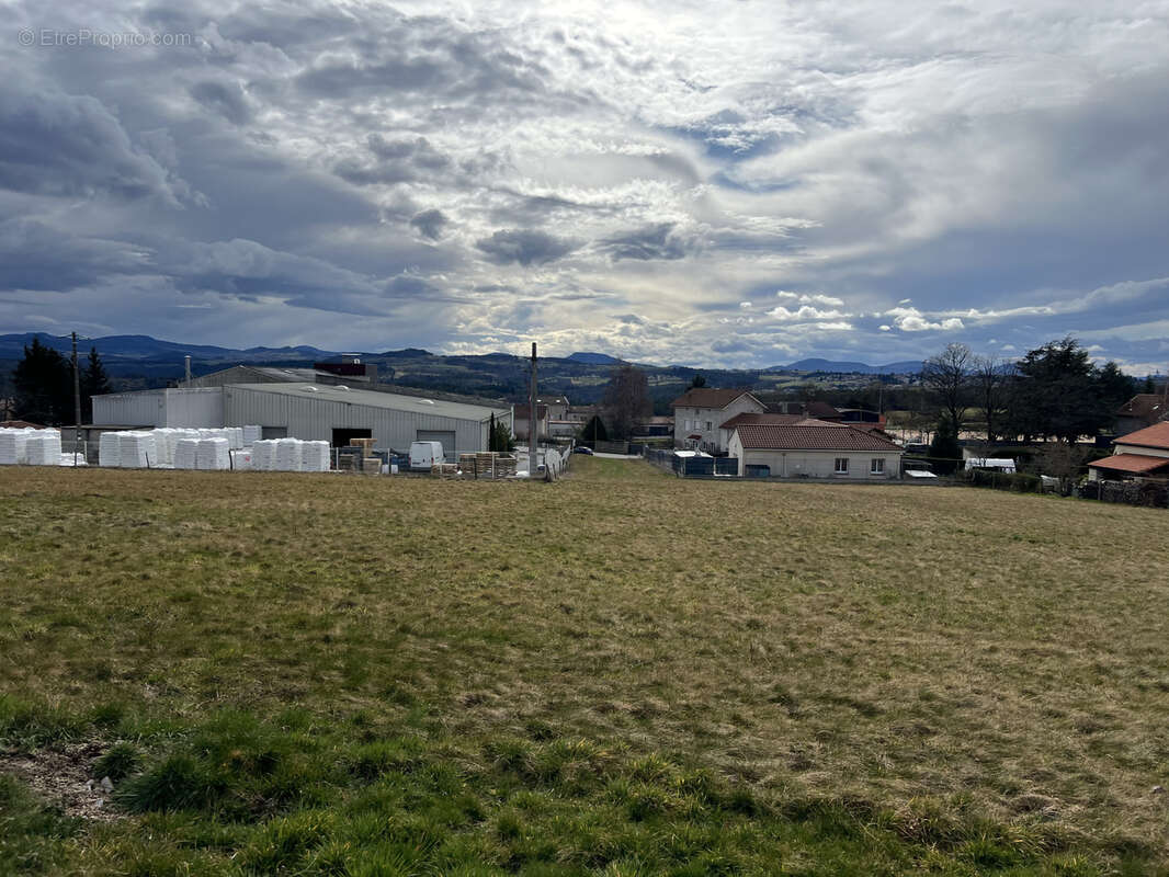 Terrain à LES VILLETTES