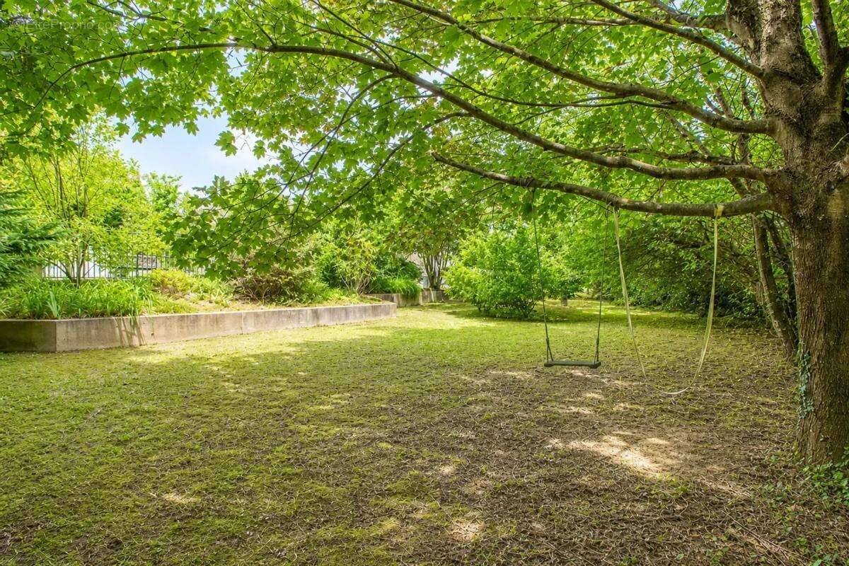 Maison de 8 pièces de 210 m² à Saint-Cyr-sur-le-Rhône - photo 23