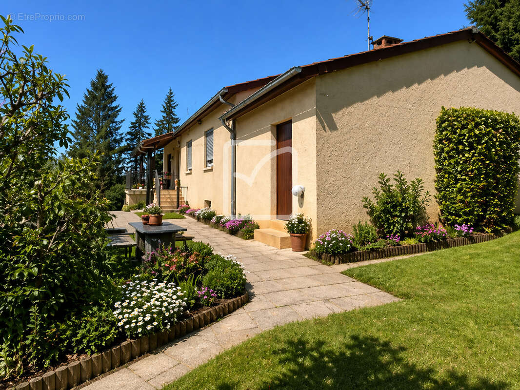 Maison à GOURDON