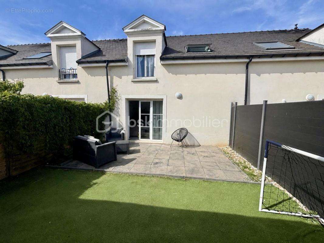 Maison à SAVIGNY-LE-TEMPLE