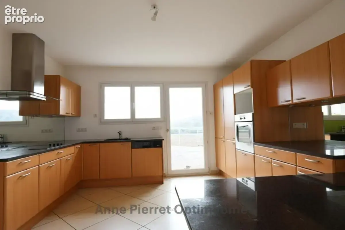 À VENDRE – Grande maison de plain-pied de 224 m² habitable (4 chambres) avec vue exceptionnelle sur forêt et plaine à Vaux-devan - photo 5