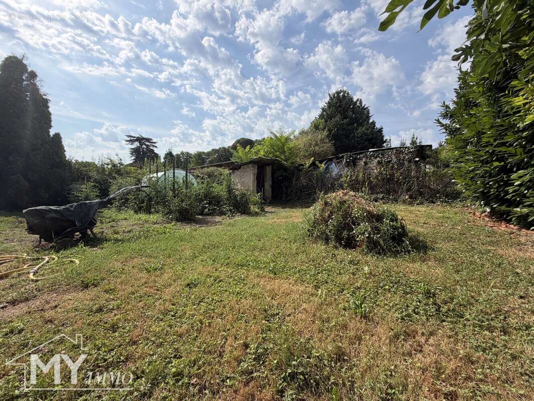 ST PEY DE CASTETS : Local avec garage, logement et jardin - photo 11