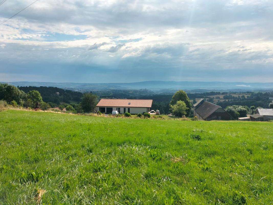 Terrain à SAINT-FLOUR