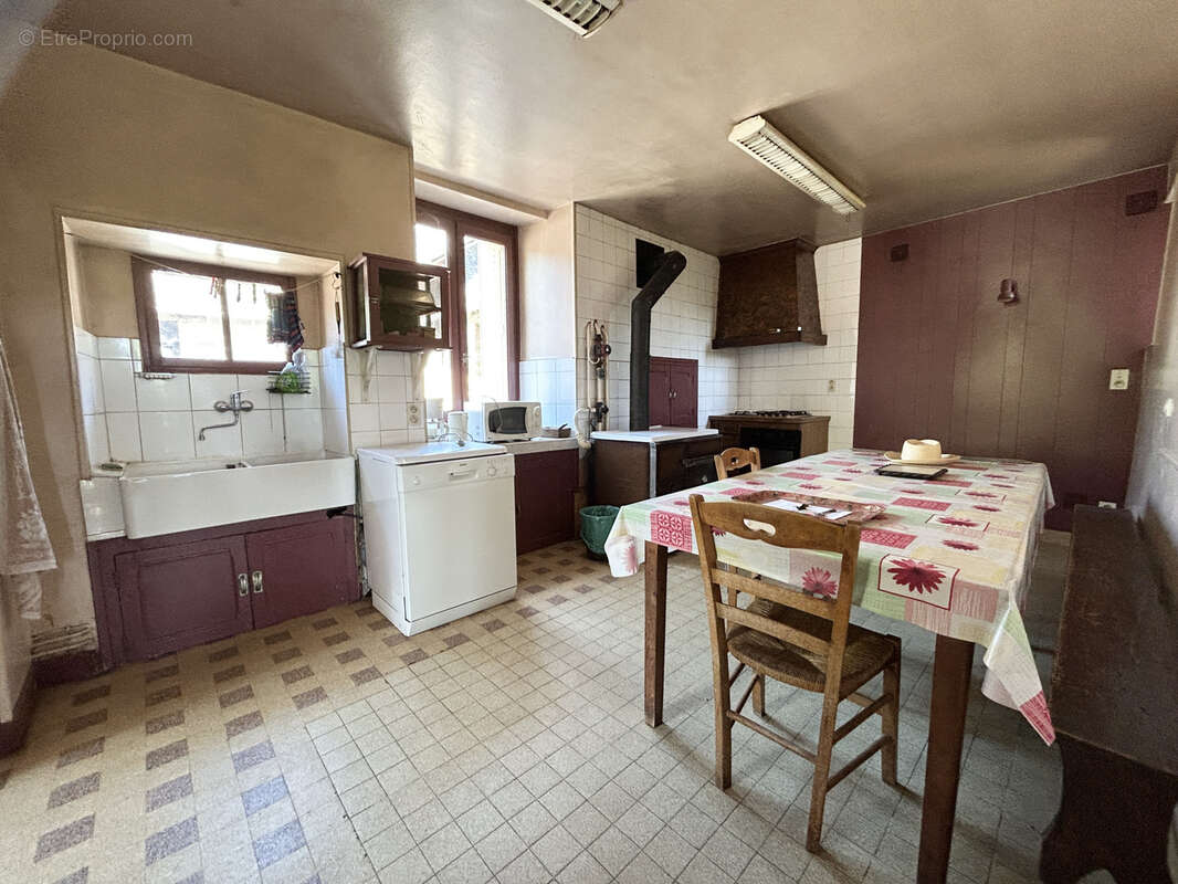 Maison à BRIGNAC-LA-PLAINE