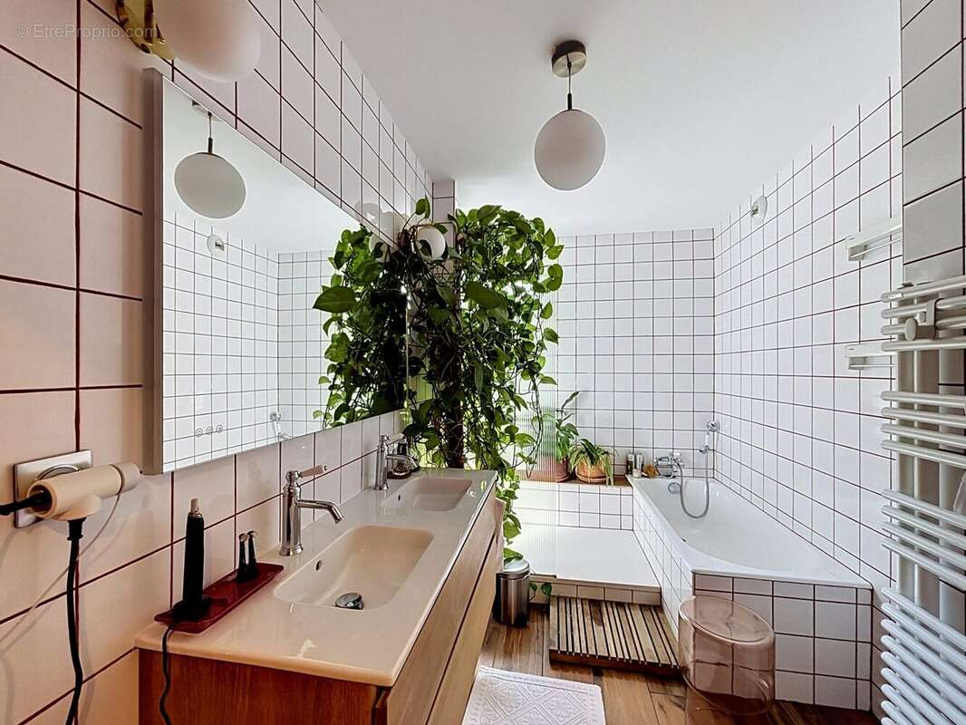 Salle de bains - Appartement à BUC