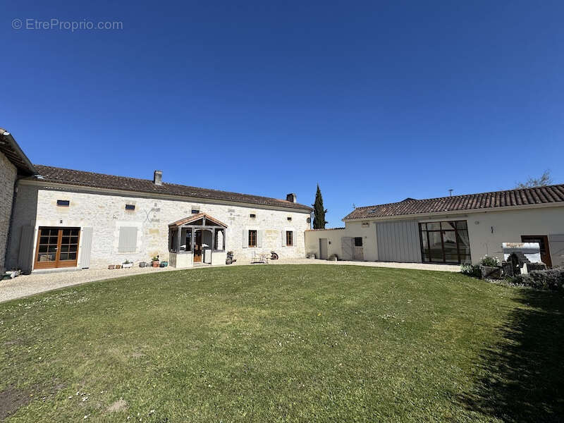 Maison à RIOUX-MARTIN