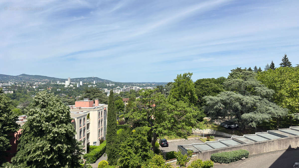 Studio - Dernier étage - Lim. LYON 5 - Vue dégagée - photo 3