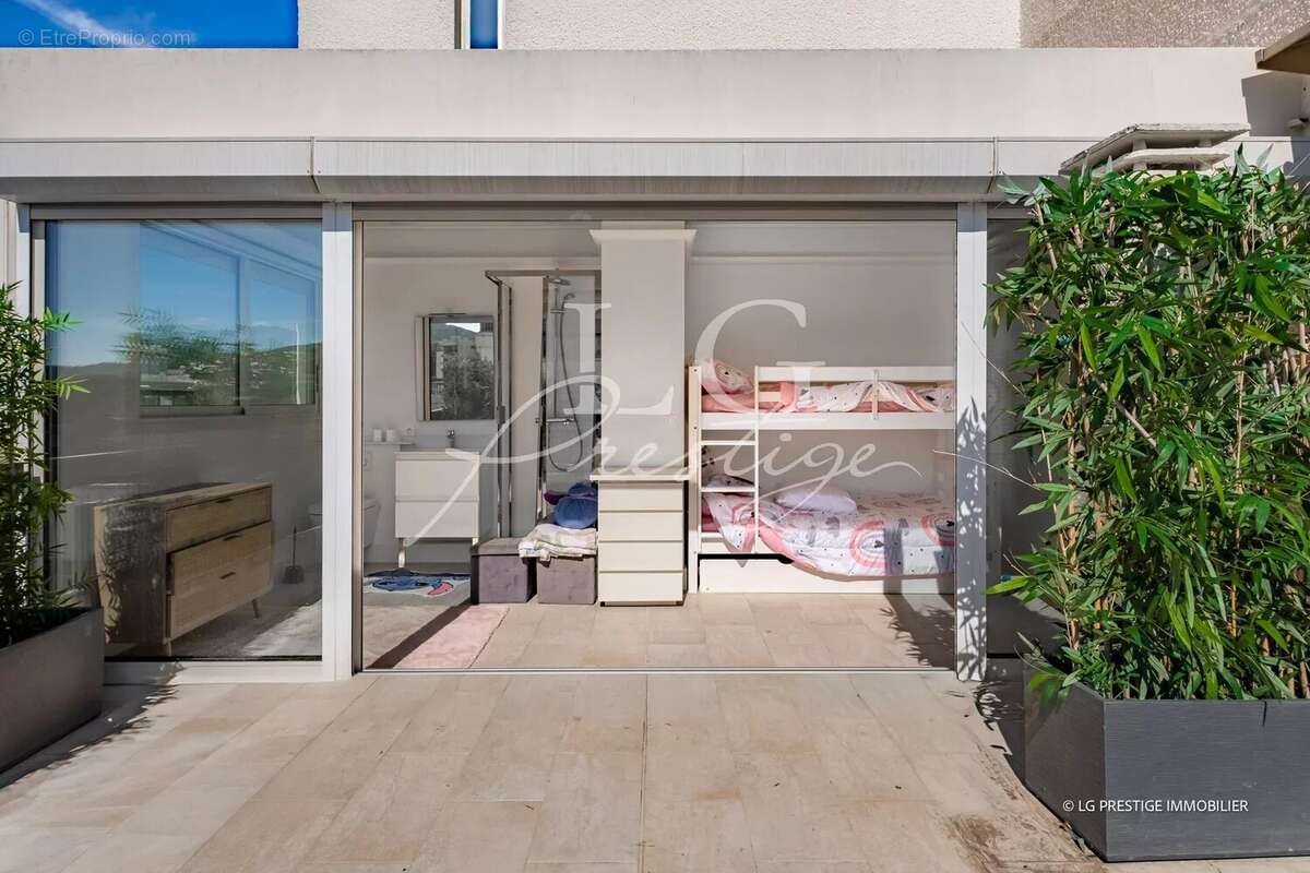 Appartement à MANDELIEU-LA-NAPOULE