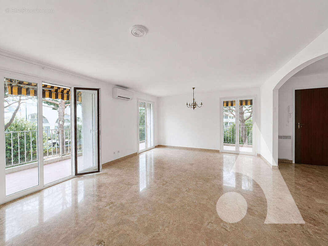 Appartement à FREJUS