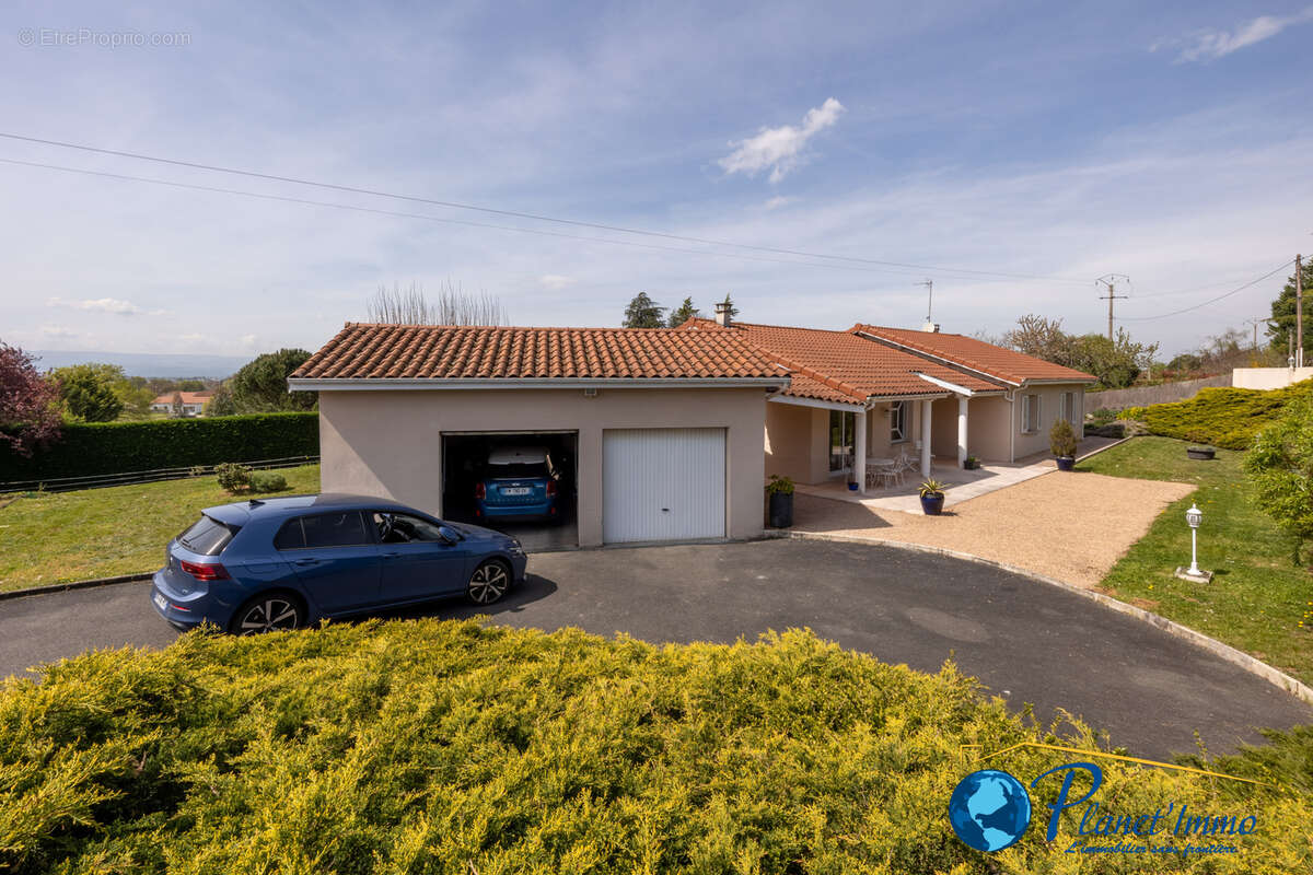 Maison à SAINT-BONNET-LES-OULES