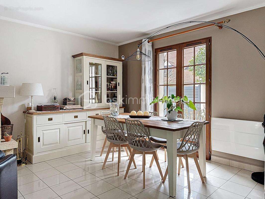 Maison à OZOIR-LA-FERRIERE