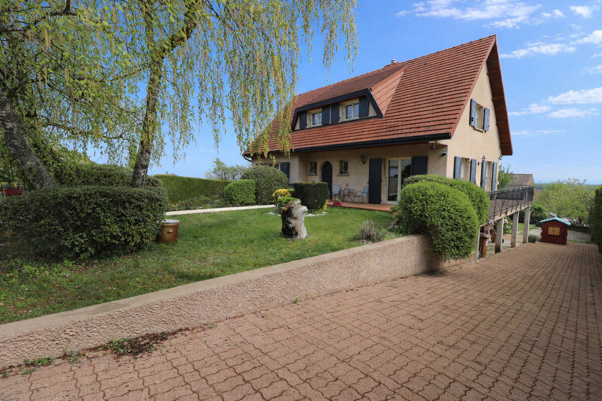 Maison à CORCELLES-LES-MONTS