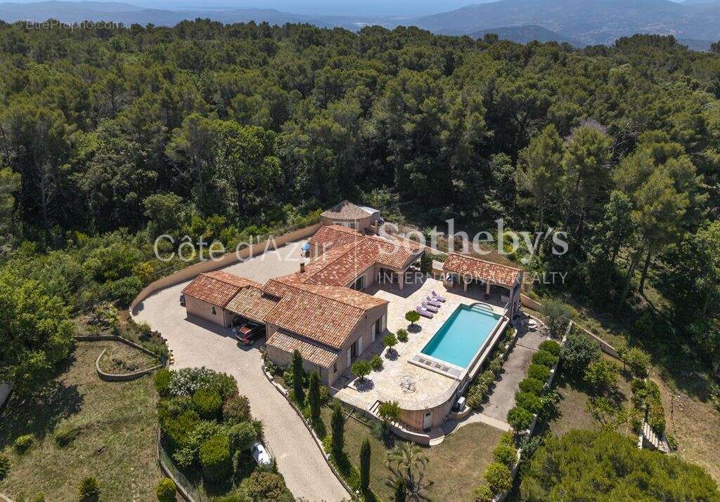Villa avec piscine et vue panoramique à vendre à Cabris, proche Grasse et Cannes - photo 8