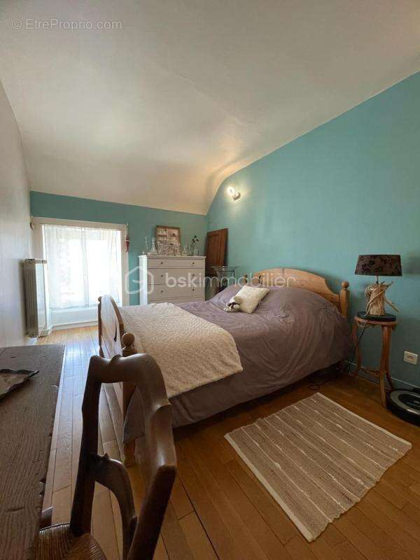 VERT-LE-PETIT – Maison de caractère rénovée avec garages et dépendances - photo 13