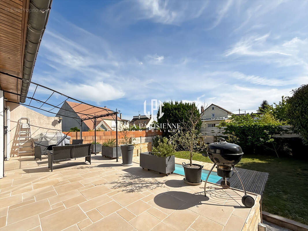 Maison à CHAMPS-SUR-MARNE