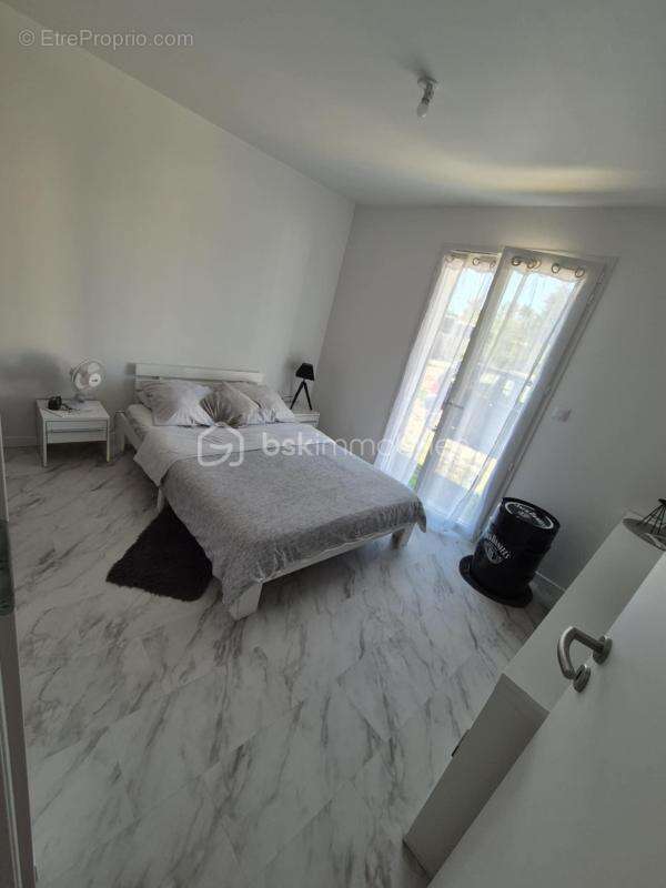 Maison à SAINT-YZAN-DE-SOUDIAC