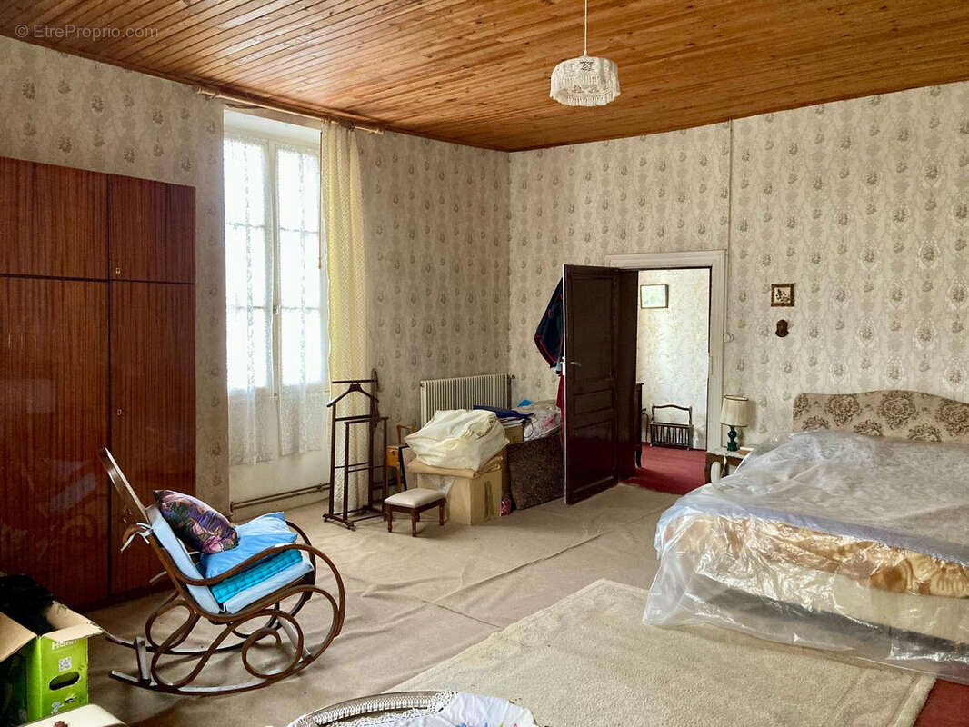 Maison à PUJOLS-SUR-CIRON