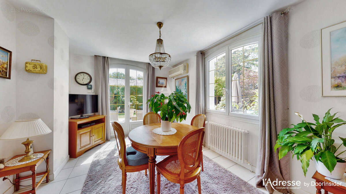 Maison à SAINT-ETIENNE-DU-ROUVRAY