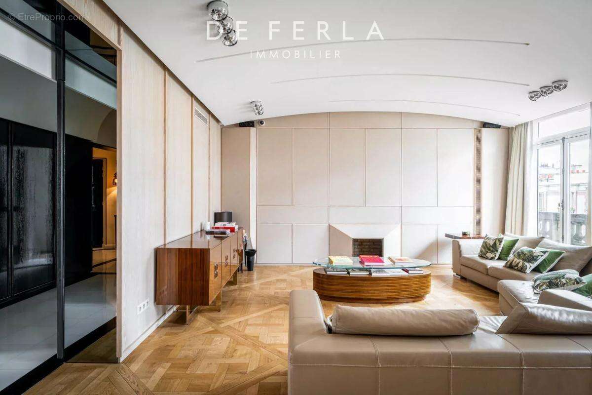 Appartement à PARIS-16E