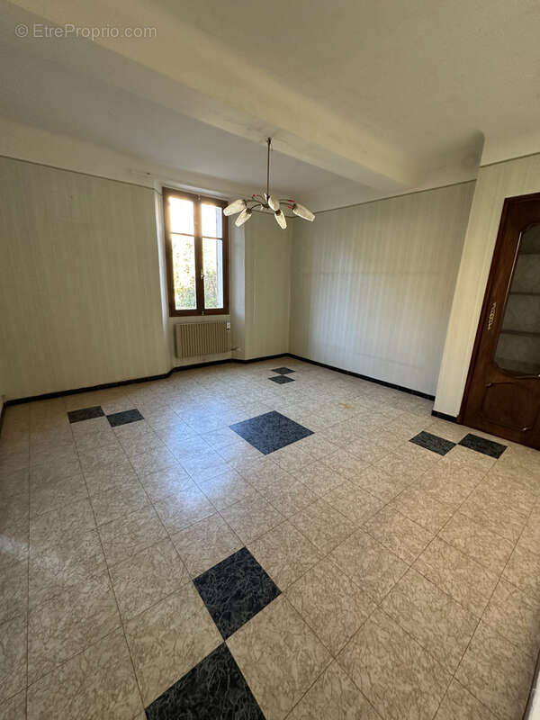 Maison à SOLLIES-TOUCAS