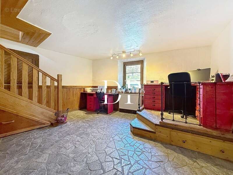 Lucinges, Maison à vendre 4 pièces de 134 m2 (74) Terrain d'env. 450 m2 - photo 12