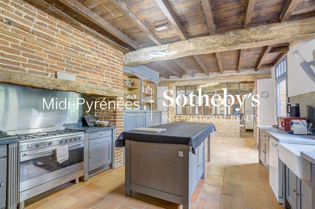 Maison à SAINT-PIERRE-DE-LAGES