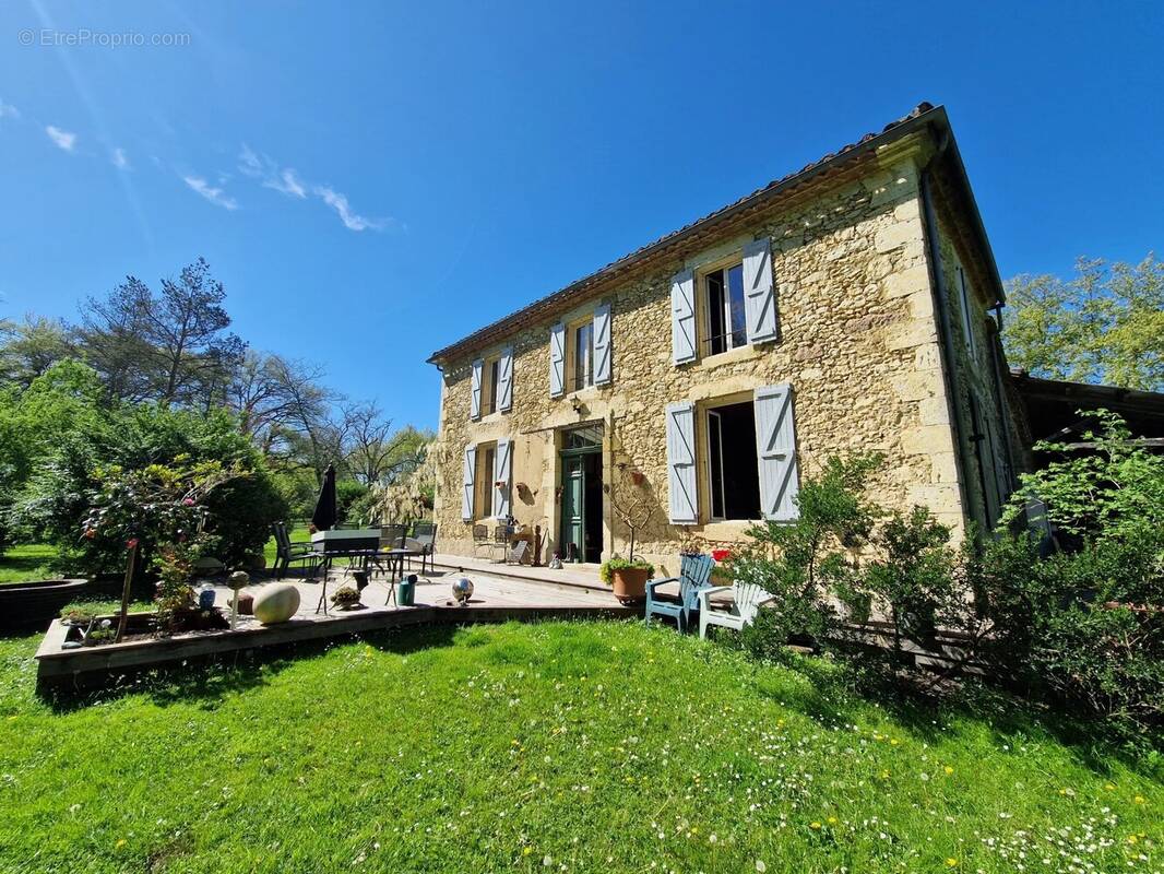 Maison à VIC-FEZENSAC