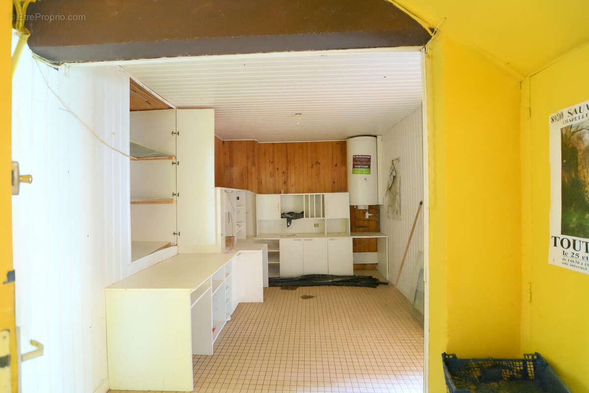 Commerce à QUARRE-LES-TOMBES