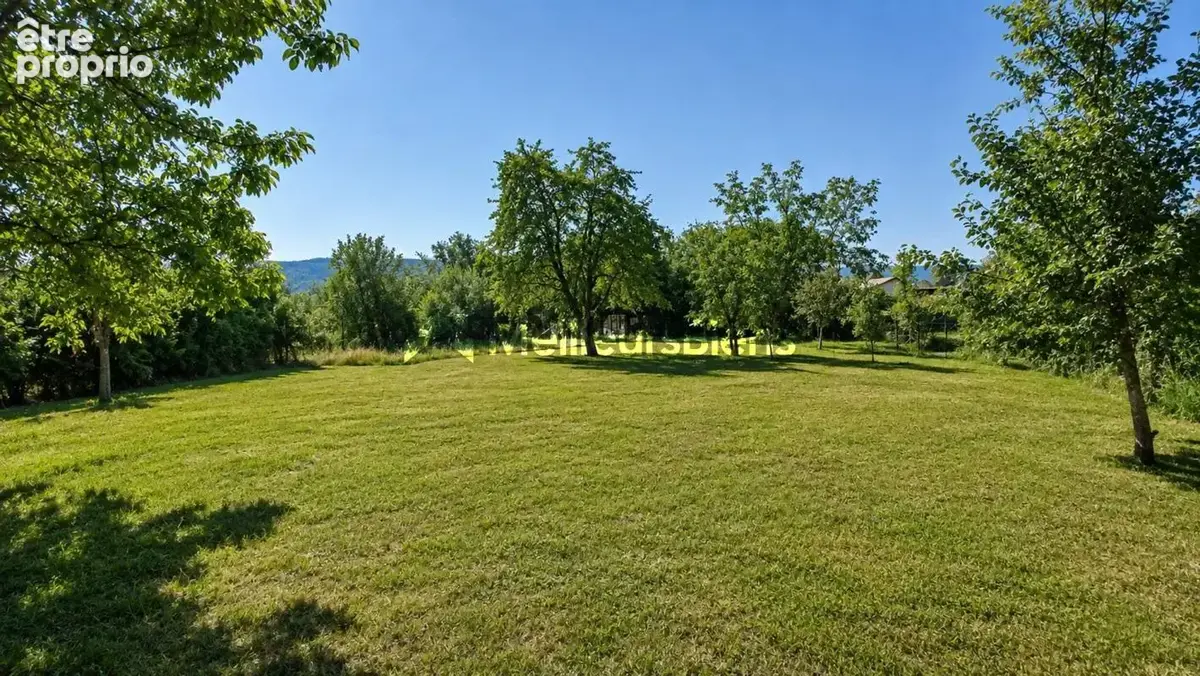 Magnifique terrain à Bâtir d'environ 930 m²  à Entre Deux Guiers 38380 - photo 2