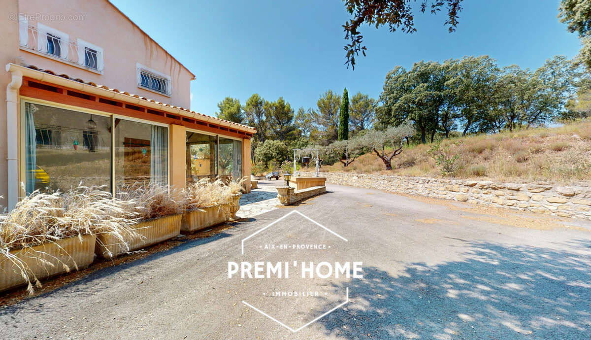 Maison à PEYROLLES-EN-PROVENCE
