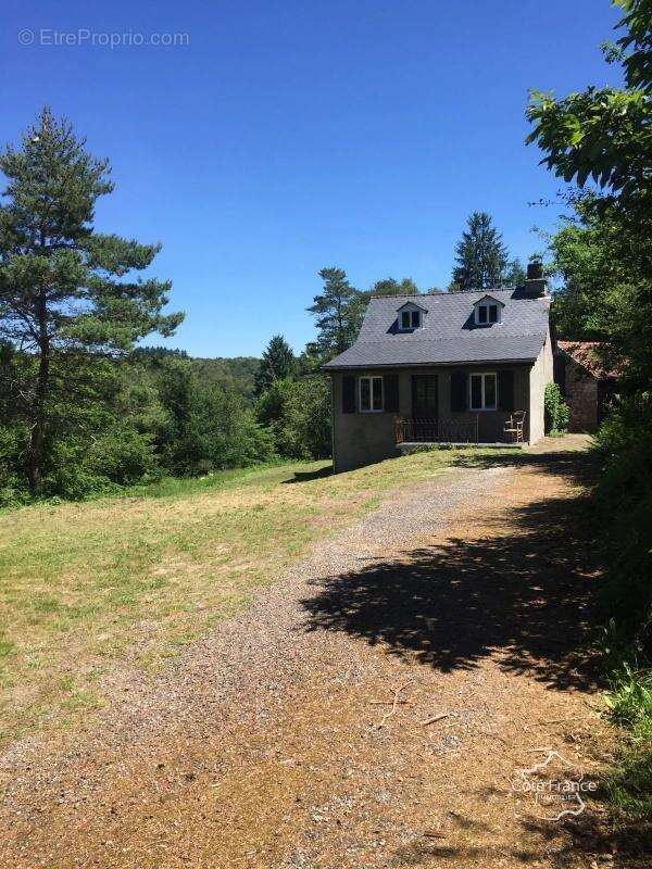 Maison à SAINT-MARTIN-LA-MEANNE