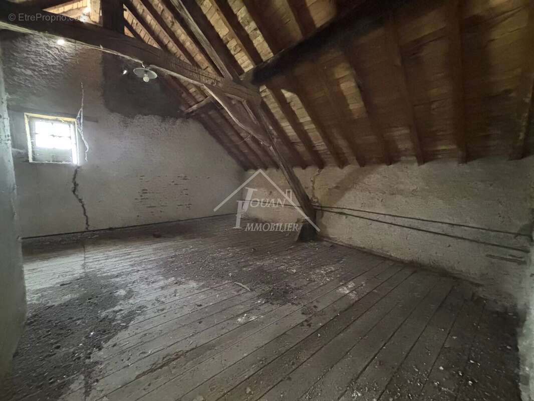 Corps de ferme à rénover avec 14710 m² de terrain - photo 15