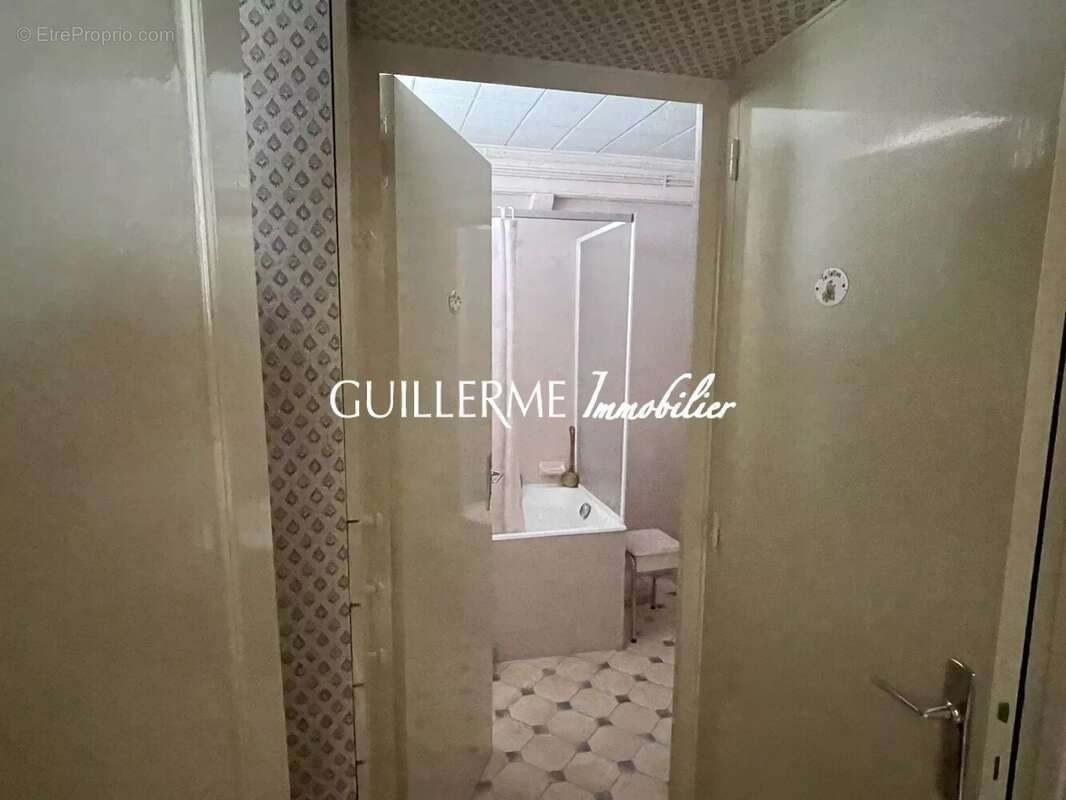 Immeuble en pierre, coeur de village, idéal investisseur - photo 8