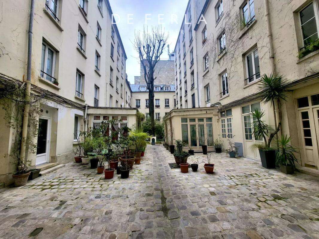 Appartement à PARIS-10E