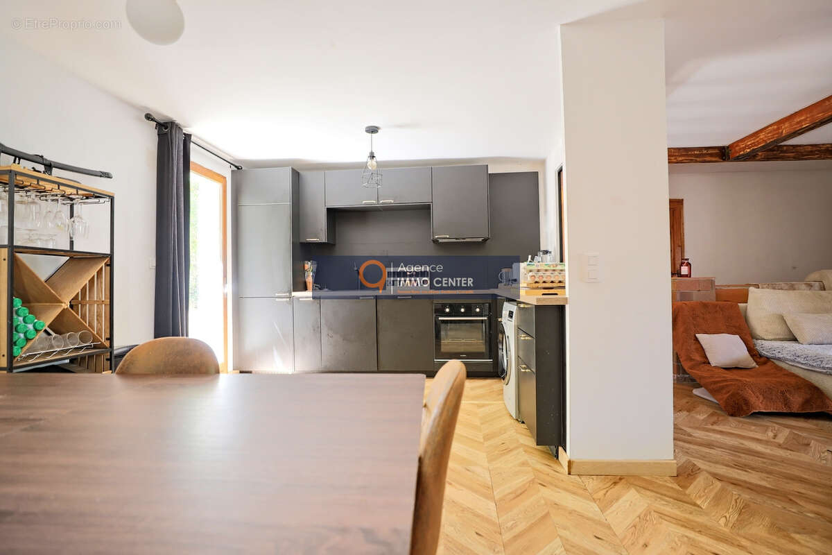 Maison à SOLLIES-TOUCAS