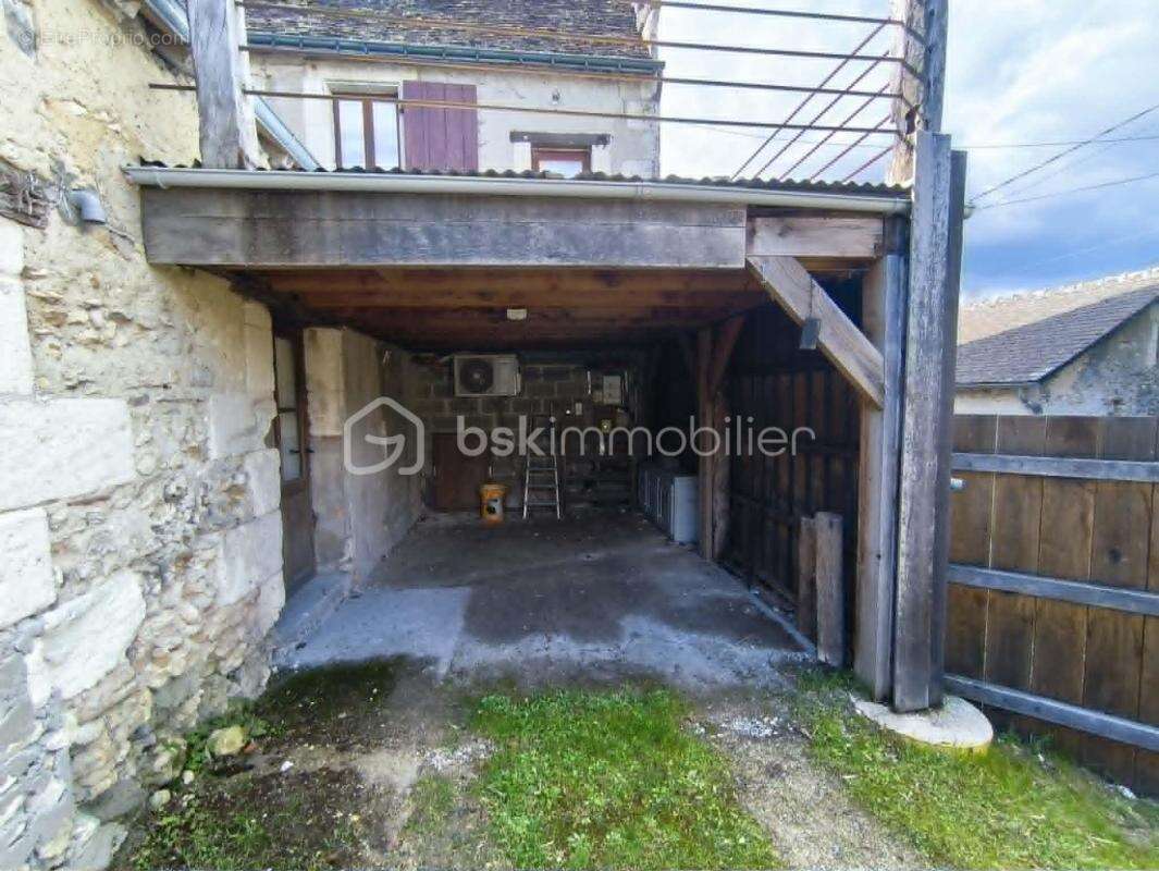 Grande maison de caractère 217 m² +  3 dépendances et terrain au bord de Indrois - photo 14
