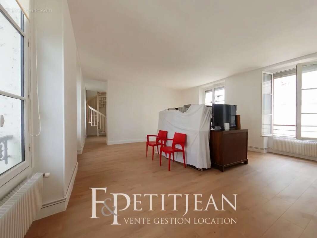 Appartement à PARIS-3E