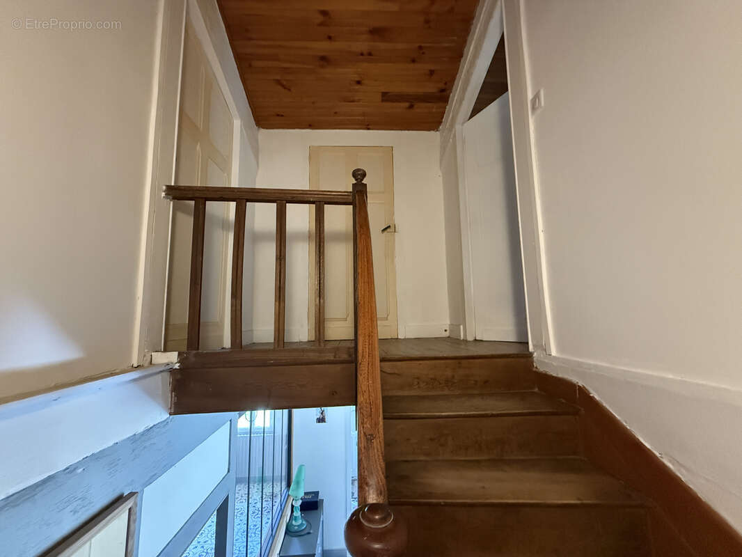 Maison à LA ROCHE-CHALAIS