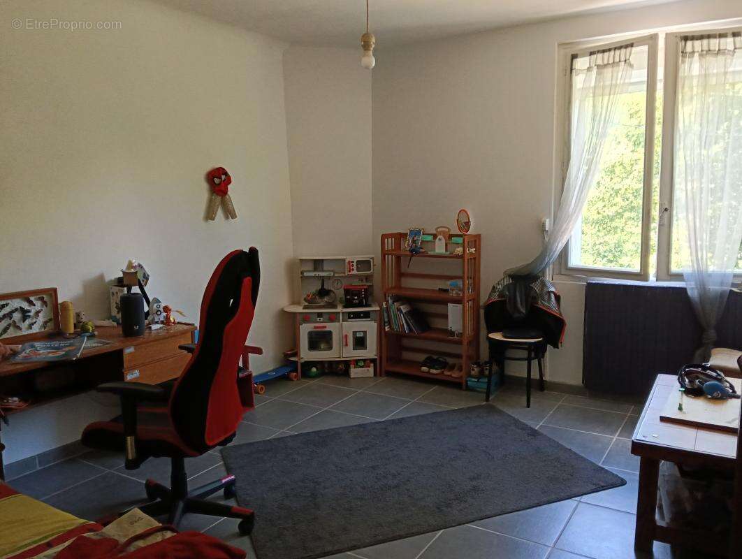 Maison 6 Chambres, Hangar, Grange, Appartement à rénover, Caves et Grand Garage - photo 17