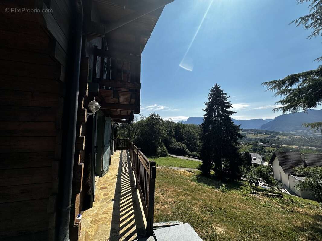 Chalet de 124 m² avec dependance - photo 2