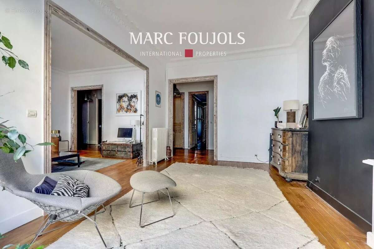 Appartement à PARIS-7E