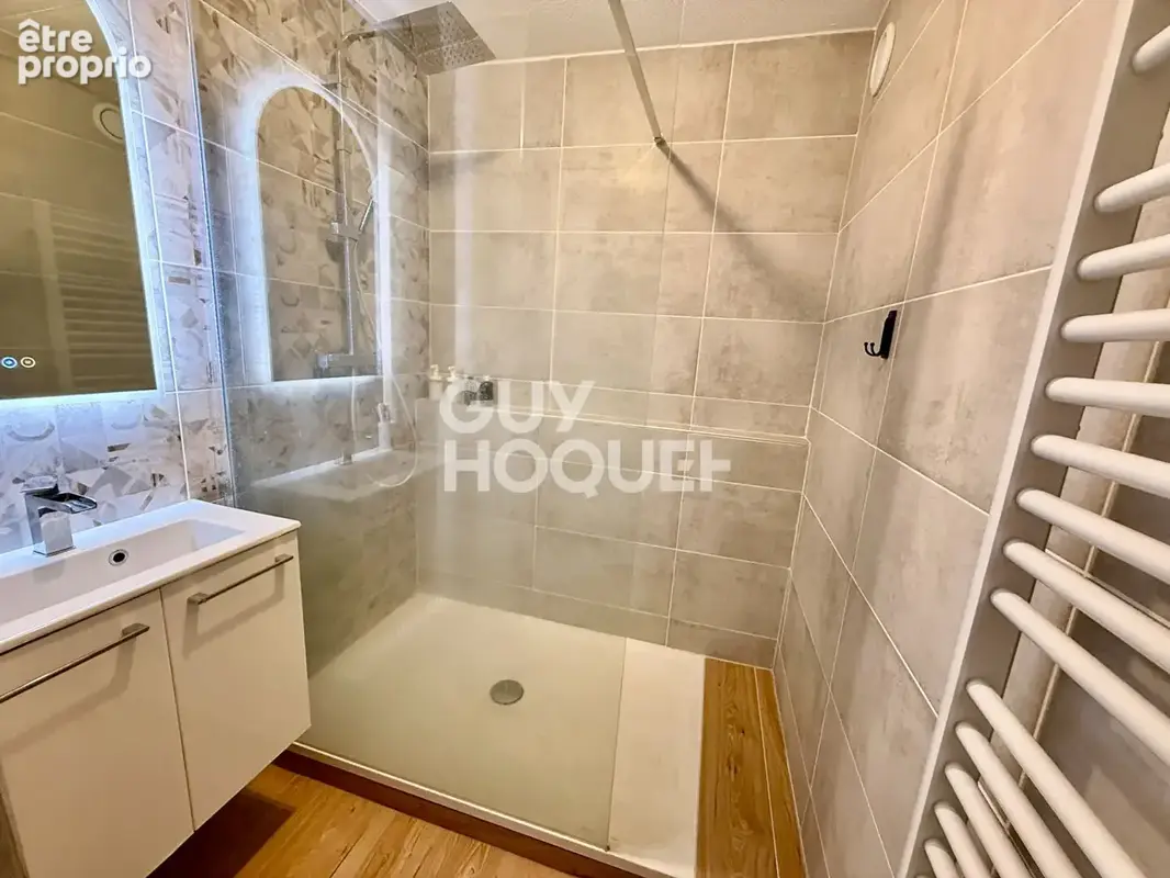 CLERMONT FERRAND - Appartement T2, balcon et parking - photo 9