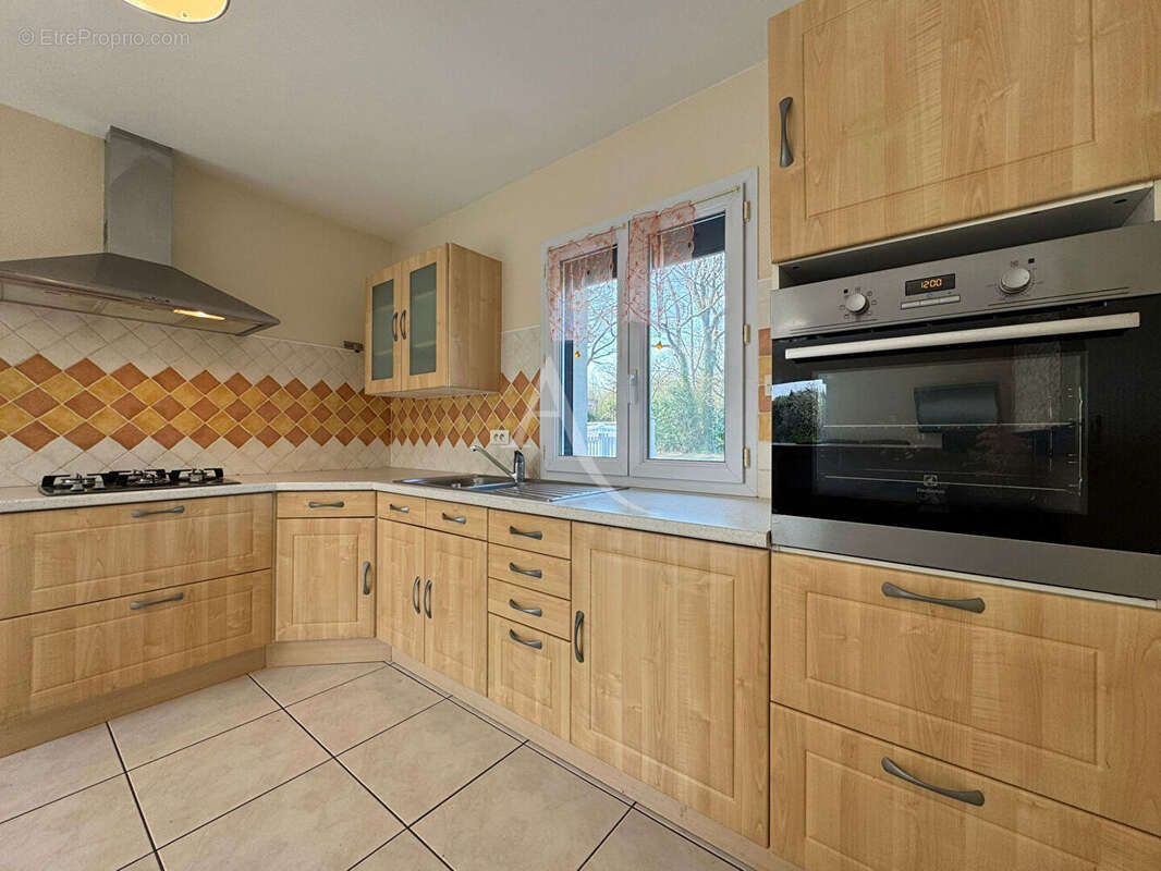 Maison à BEAULIEU-SOUS-LA-ROCHE