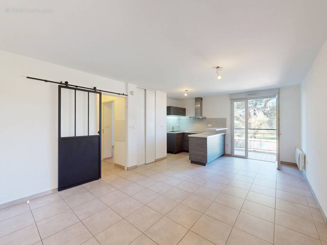 Appartement à BEAUZELLE